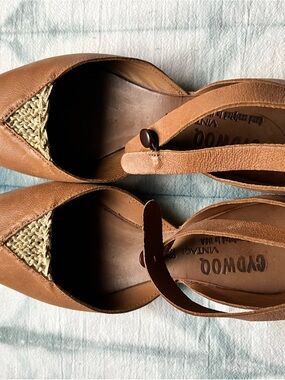 Vintage Cydwoq Tan Leather Sandals